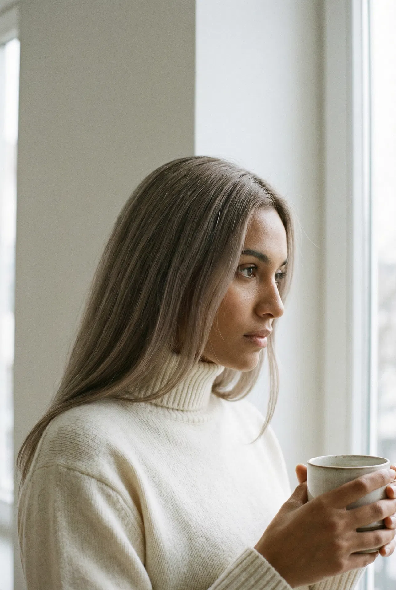 Brume #14.2 — Light cool muted ash blonde-brown keratin bonds model