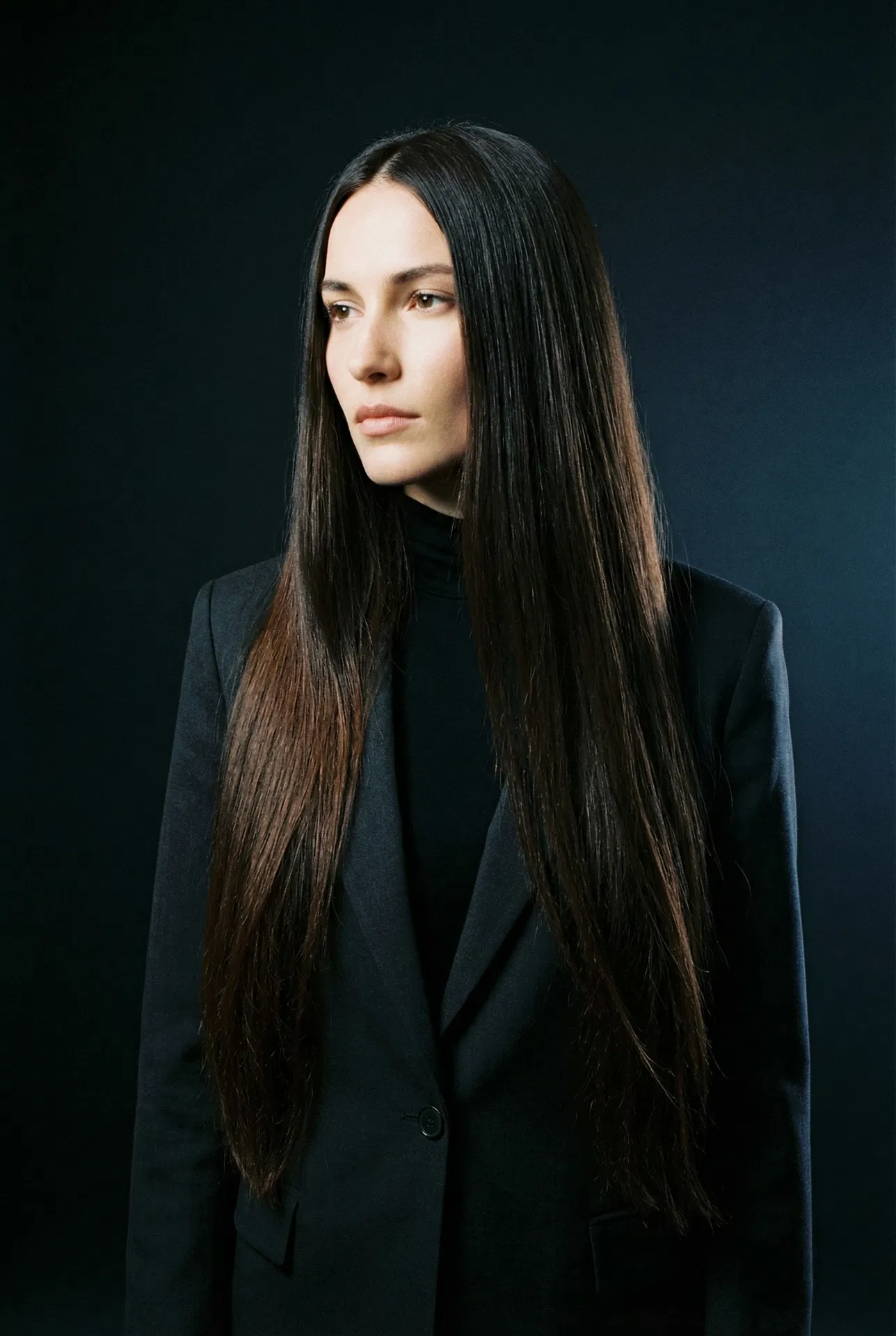 Minuit 2 — Very dark espresso brown keratin bonds model