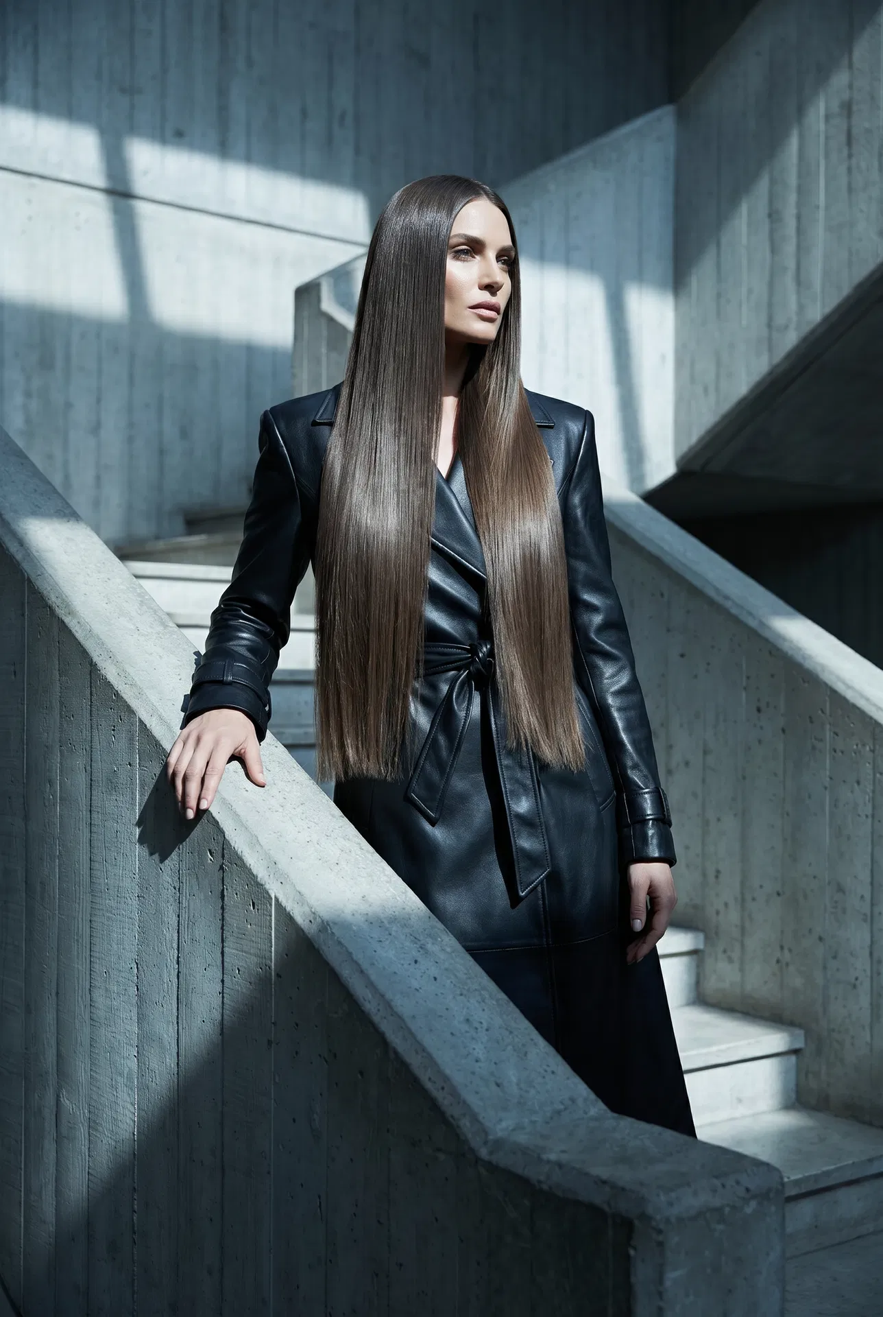 Feutre — Zora Wisp Weft model, deep cool-neutral blended brown hair extensions