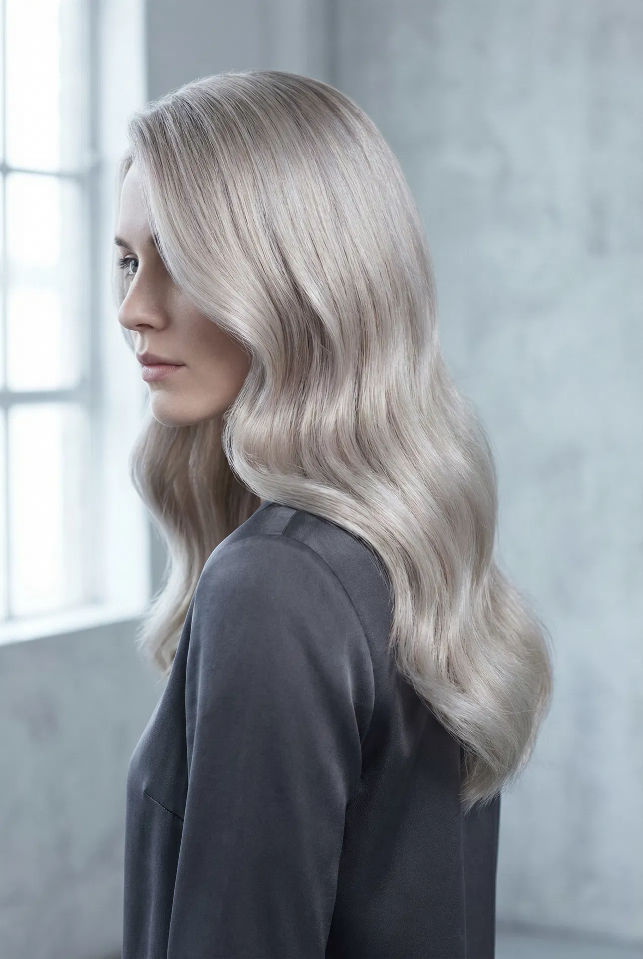 Nacré #23 — Cool light ash blonde pearlescent keratin bonds model
