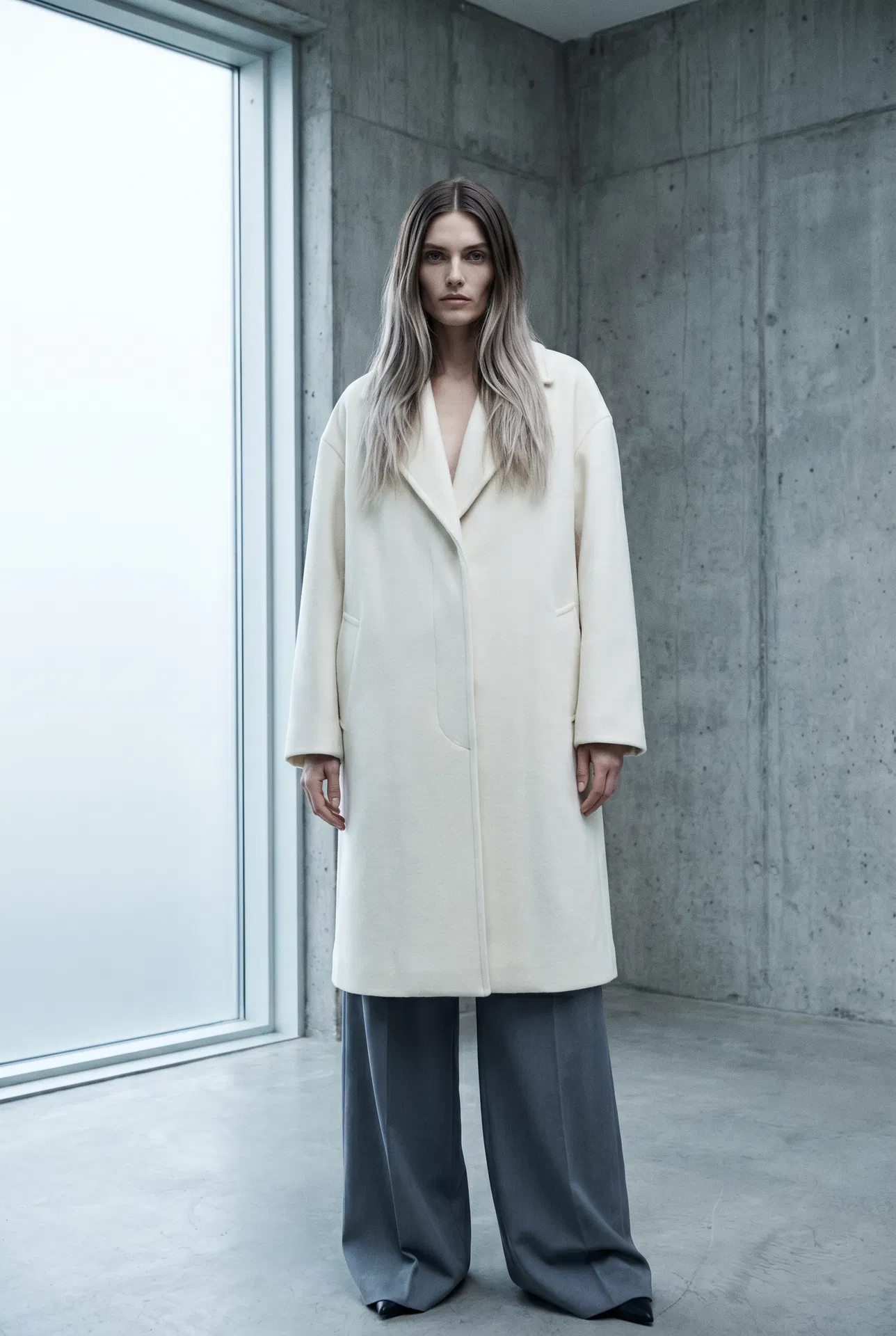 Chiné — Zora Wisp Weft model, cool ash to ashy blonde melt in Icelandic concrete interior